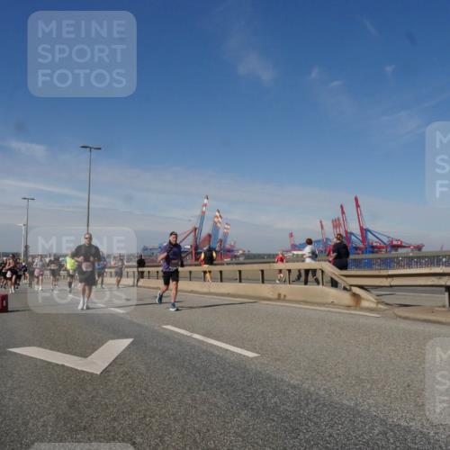 03.10.2025 - Köhlbrandbrückenlauf Matties Gatica Varas http://msf.ph/oto/8991296 03.10.2025 12:42:09 Position 2  meine-sportfotos.de
