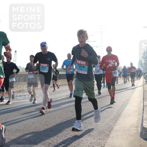03.10.2025 - Köhlbrandbrückenlauf Luisa Fischer http://msf.ph/oto/8991297 03.10.2025 10:16:09 Position 3 3709, 1369, 3707 meine-sportfotos.de
