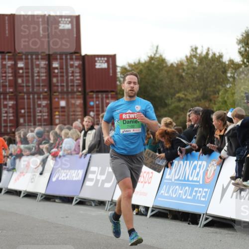 03.10.2025 - Köhlbrandbrückenlauf Yannick Fuchs http://msf.ph/oto/8991301 03.10.2025 16:02:44 Ziel 7099, 7102, 7180, 7277, 8048, 9511, 9595, 9670 meine-sportfotos.de