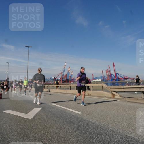 03.10.2025 - Köhlbrandbrückenlauf Matties Gatica Varas http://msf.ph/oto/8991309 03.10.2025 12:42:11 Position 2  meine-sportfotos.de