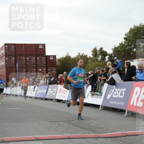 03.10.2025 - Köhlbrandbrückenlauf Yannick Fuchs http://msf.ph/oto/8991311 03.10.2025 16:02:45 Ziel 7099, 7102, 7180, 7277, 8048, 9511, 9595, 9670 meine-sportfotos.de
