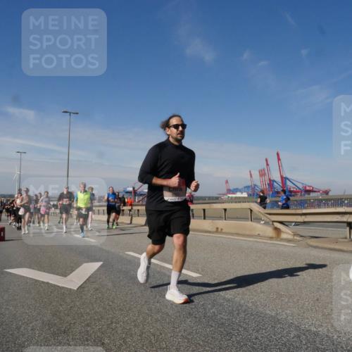 03.10.2025 - Köhlbrandbrückenlauf Matties Gatica Varas http://msf.ph/oto/8991320 03.10.2025 12:42:12 Position 2 1, 6323, 118 meine-sportfotos.de