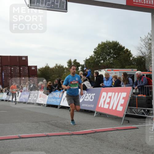 03.10.2025 - Köhlbrandbrückenlauf Yannick Fuchs http://msf.ph/oto/8991322 03.10.2025 16:02:45 Ziel 7099, 7102, 7180, 7277, 8048, 9511, 9595, 9670 meine-sportfotos.de