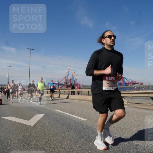 03.10.2025 - Köhlbrandbrückenlauf Matties Gatica Varas http://msf.ph/oto/8991324 03.10.2025 12:42:13 Position 2 6323 meine-sportfotos.de