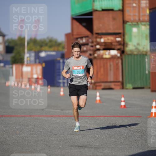 03.10.2025 - Köhlbrandbrückenlauf Michael Burmester http://msf.ph/oto/8991332 03.10.2025 09:45:32 Ziel 3782 meine-sportfotos.de