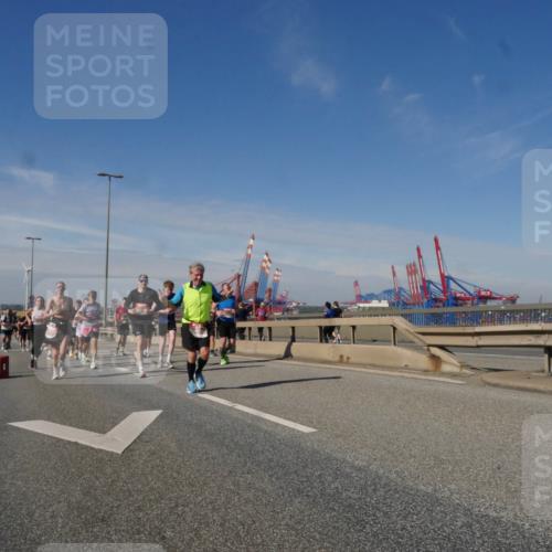03.10.2025 - Köhlbrandbrückenlauf Matties Gatica Varas http://msf.ph/oto/8991334 03.10.2025 12:42:14 Position 2 18 meine-sportfotos.de