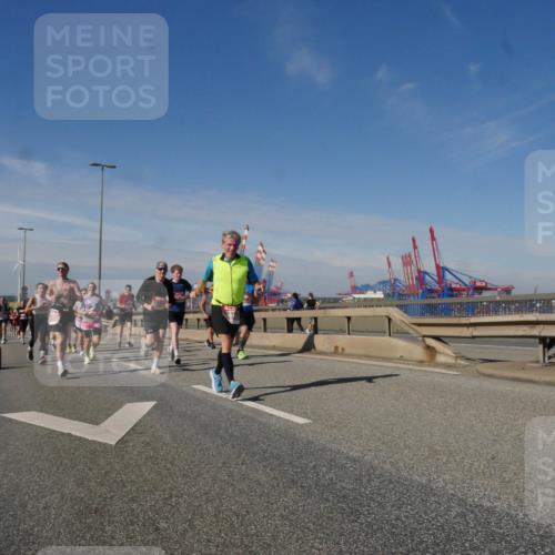 03.10.2025 - Köhlbrandbrückenlauf Matties Gatica Varas http://msf.ph/oto/8991338 03.10.2025 12:42:14 Position 2  meine-sportfotos.de