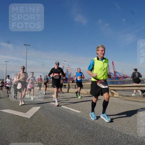 03.10.2025 - Köhlbrandbrückenlauf Matties Gatica Varas http://msf.ph/oto/8991346 03.10.2025 12:42:15 Position 2  meine-sportfotos.de