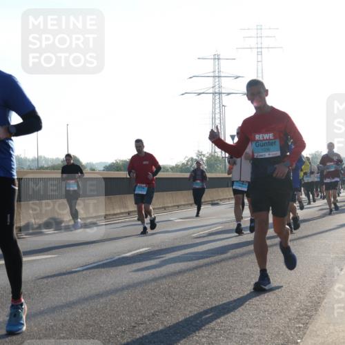 03.10.2025 - Köhlbrandbrückenlauf Luisa Fischer http://msf.ph/oto/8991348 03.10.2025 10:16:14 Position 3 3679, 1800, 1038, 1 meine-sportfotos.de