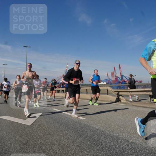 03.10.2025 - Köhlbrandbrückenlauf Matties Gatica Varas http://msf.ph/oto/8991349 03.10.2025 12:42:16 Position 2 450 meine-sportfotos.de