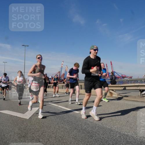 03.10.2025 - Köhlbrandbrückenlauf Matties Gatica Varas http://msf.ph/oto/8991353 03.10.2025 12:42:16 Position 2  meine-sportfotos.de