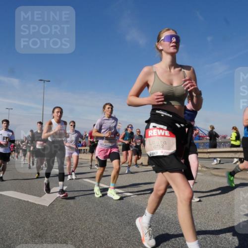 03.10.2025 - Köhlbrandbrückenlauf Matties Gatica Varas http://msf.ph/oto/8991360 03.10.2025 12:42:17 Position 2 6752 meine-sportfotos.de