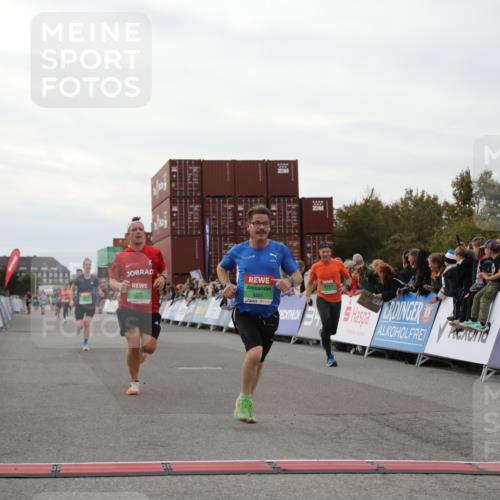 03.10.2025 - Köhlbrandbrückenlauf Yannick Fuchs http://msf.ph/oto/8991370 03.10.2025 16:02:47 Ziel 7099, 7102, 7180, 7277, 8048, 9511, 9595, 9670 meine-sportfotos.de