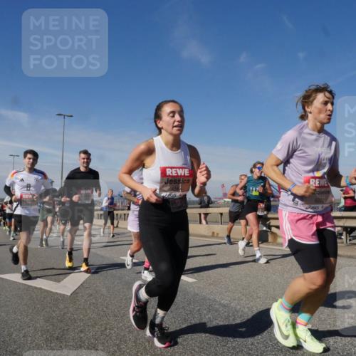 03.10.2025 - Köhlbrandbrückenlauf Matties Gatica Varas http://msf.ph/oto/8991371 03.10.2025 12:42:18 Position 2 4564, 6222 meine-sportfotos.de