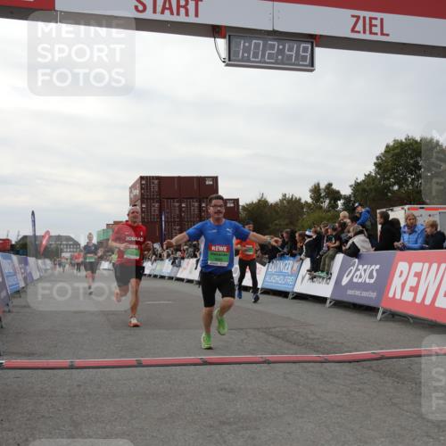 03.10.2025 - Köhlbrandbrückenlauf Yannick Fuchs http://msf.ph/oto/8991377 03.10.2025 16:02:47 Ziel 7099, 7102, 7180, 7277, 8048, 9511, 9595, 9670 meine-sportfotos.de