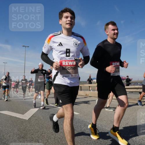 03.10.2025 - Köhlbrandbrückenlauf Matties Gatica Varas http://msf.ph/oto/8991383 03.10.2025 12:42:19 Position 2 20, 4312, 4302 meine-sportfotos.de