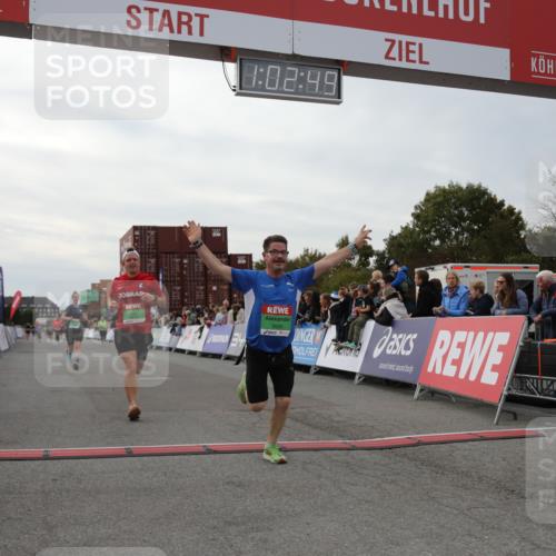 03.10.2025 - Köhlbrandbrückenlauf Yannick Fuchs http://msf.ph/oto/8991388 03.10.2025 16:02:47 Ziel 7099, 7102, 7180, 7277, 8048, 9511, 9595, 9670 meine-sportfotos.de