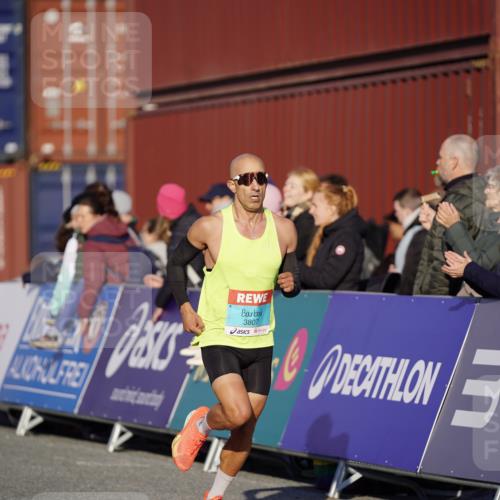 03.10.2025 - Köhlbrandbrückenlauf Michael Burmester http://msf.ph/oto/8991389 03.10.2025 09:46:24 Ziel 3714, 3807 meine-sportfotos.de