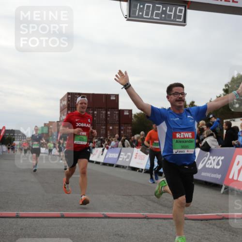 03.10.2025 - Köhlbrandbrückenlauf Yannick Fuchs http://msf.ph/oto/8991401 03.10.2025 16:02:48 Ziel 7099, 7102, 7180, 7277, 7278, 7386, 8048, 9511, 9595, 9670 meine-sportfotos.de