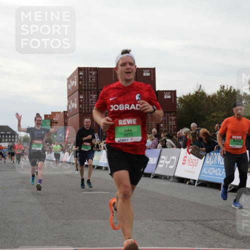 03.10.2025 - Köhlbrandbrückenlauf Yannick Fuchs http://msf.ph/oto/8991406 03.10.2025 16:02:48 Ziel 7099, 7102, 7180, 7277, 7278, 7386, 8048, 9511, 9595, 9670 meine-sportfotos.de