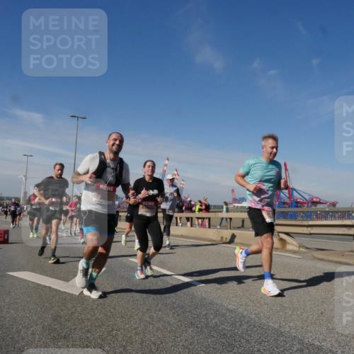 03.10.2025 - Köhlbrandbrückenlauf Matties Gatica Varas http://msf.ph/oto/8991407 03.10.2025 12:42:22 Position 2  meine-sportfotos.de