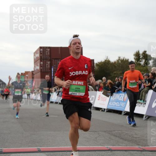 03.10.2025 - Köhlbrandbrückenlauf Yannick Fuchs http://msf.ph/oto/8991412 03.10.2025 16:02:48 Ziel 7099, 7102, 7180, 7277, 7278, 7386, 8048, 9511, 9595, 9670 meine-sportfotos.de