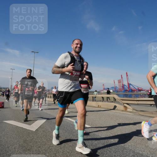 03.10.2025 - Köhlbrandbrückenlauf Matties Gatica Varas http://msf.ph/oto/8991413 03.10.2025 12:42:22 Position 2 682, 118 meine-sportfotos.de
