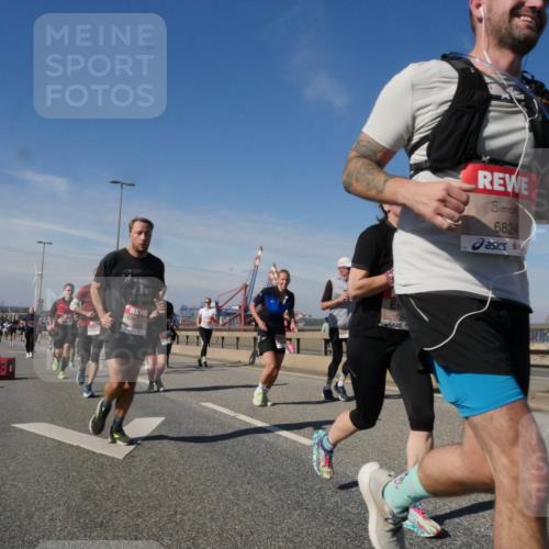 03.10.2025 - Köhlbrandbrückenlauf Matties Gatica Varas http://msf.ph/oto/8991415 03.10.2025 12:42:23 Position 2 640, 6824, 18 meine-sportfotos.de