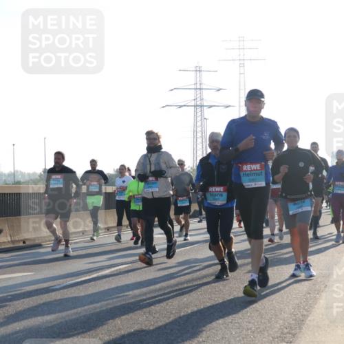 03.10.2025 - Köhlbrandbrückenlauf Luisa Fischer http://msf.ph/oto/8991417 03.10.2025 10:16:21 Position 3 1340, 3261, 1 meine-sportfotos.de