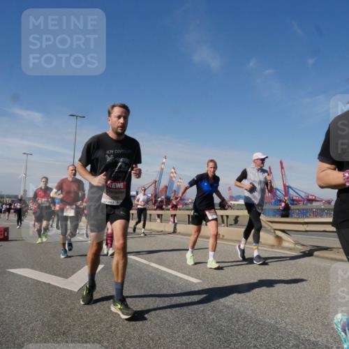 03.10.2025 - Köhlbrandbrückenlauf Matties Gatica Varas http://msf.ph/oto/8991421 03.10.2025 12:42:23 Position 2 4588, 6409 meine-sportfotos.de