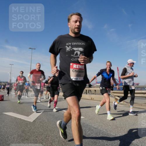 03.10.2025 - Köhlbrandbrückenlauf Matties Gatica Varas http://msf.ph/oto/8991425 03.10.2025 12:42:24 Position 2 4588 meine-sportfotos.de