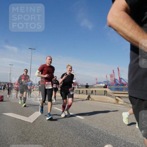03.10.2025 - Köhlbrandbrückenlauf Matties Gatica Varas http://msf.ph/oto/8991428 03.10.2025 12:42:24 Position 2  meine-sportfotos.de