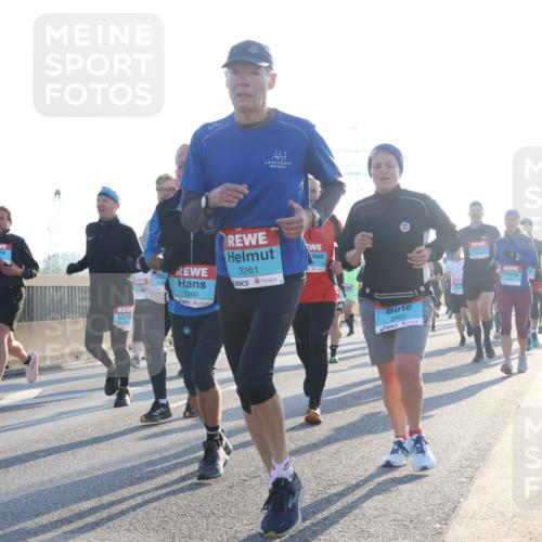 03.10.2025 - Köhlbrandbrückenlauf Luisa Fischer http://msf.ph/oto/8991431 03.10.2025 10:16:22 Position 3 1340, 3261, 3493, 1 meine-sportfotos.de