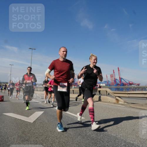 03.10.2025 - Köhlbrandbrückenlauf Matties Gatica Varas http://msf.ph/oto/8991433 03.10.2025 12:42:25 Position 2 5646 meine-sportfotos.de