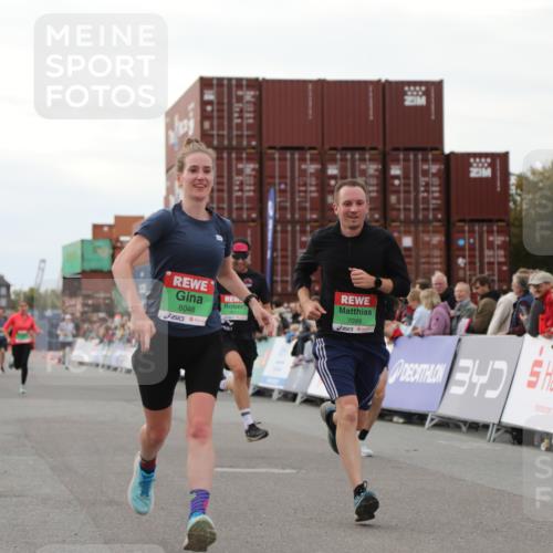 03.10.2025 - Köhlbrandbrückenlauf Yannick Fuchs http://msf.ph/oto/8991435 03.10.2025 16:02:49 Ziel 7099, 7102, 7180, 7277, 7278, 7386, 8048, 9511, 9595, 9670 meine-sportfotos.de