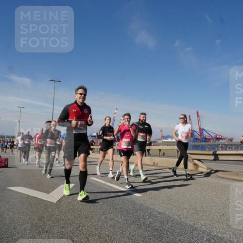 03.10.2025 - Köhlbrandbrückenlauf Matties Gatica Varas http://msf.ph/oto/8991442 03.10.2025 12:42:26 Position 2  meine-sportfotos.de