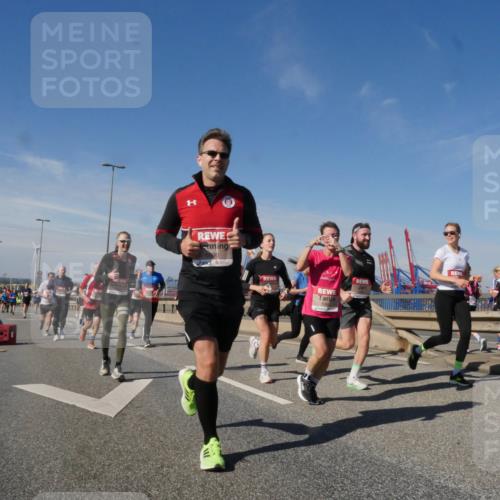 03.10.2025 - Köhlbrandbrückenlauf Matties Gatica Varas http://msf.ph/oto/8991447 03.10.2025 12:42:26 Position 2 6696 meine-sportfotos.de