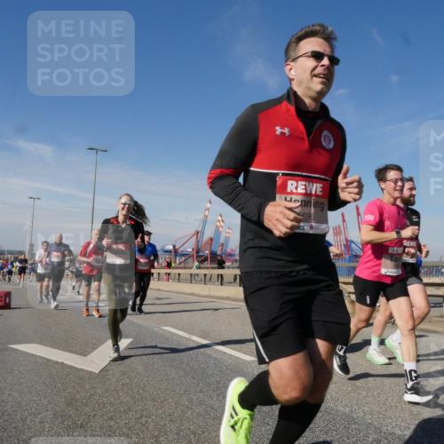 03.10.2025 - Köhlbrandbrückenlauf Matties Gatica Varas http://msf.ph/oto/8991452 03.10.2025 12:42:27 Position 2 696, 2 meine-sportfotos.de