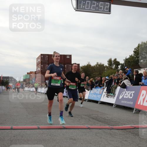 03.10.2025 - Köhlbrandbrückenlauf Yannick Fuchs http://msf.ph/oto/8991453 03.10.2025 16:02:50 Ziel 7099, 7180, 7277, 7278, 7386, 8048, 9511, 9595, 9670 meine-sportfotos.de