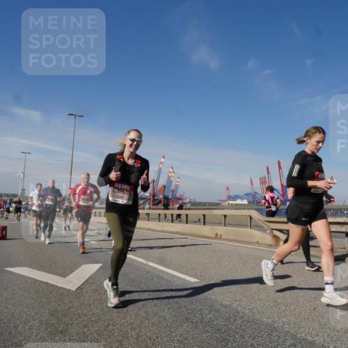 03.10.2025 - Köhlbrandbrückenlauf Matties Gatica Varas http://msf.ph/oto/8991457 03.10.2025 12:42:27 Position 2 6281 meine-sportfotos.de