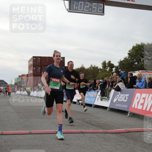 03.10.2025 - Köhlbrandbrückenlauf Yannick Fuchs http://msf.ph/oto/8991459 03.10.2025 16:02:50 Ziel 7099, 7180, 7277, 7278, 7386, 8048, 9511, 9595, 9670 meine-sportfotos.de