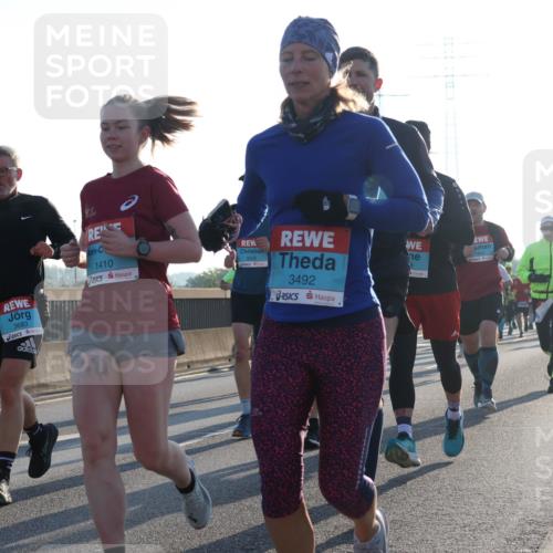 03.10.2025 - Köhlbrandbrückenlauf Luisa Fischer http://msf.ph/oto/8991461 03.10.2025 10:16:25 Position 3 1410, 3683, 3492 meine-sportfotos.de