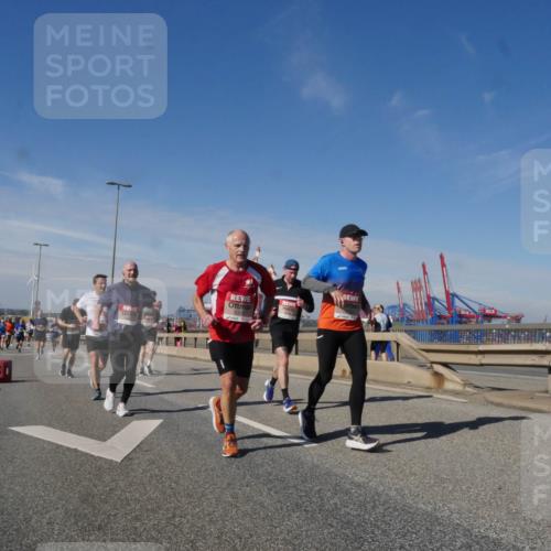03.10.2025 - Köhlbrandbrückenlauf Matties Gatica Varas http://msf.ph/oto/8991471 03.10.2025 12:42:29 Position 2 431 meine-sportfotos.de