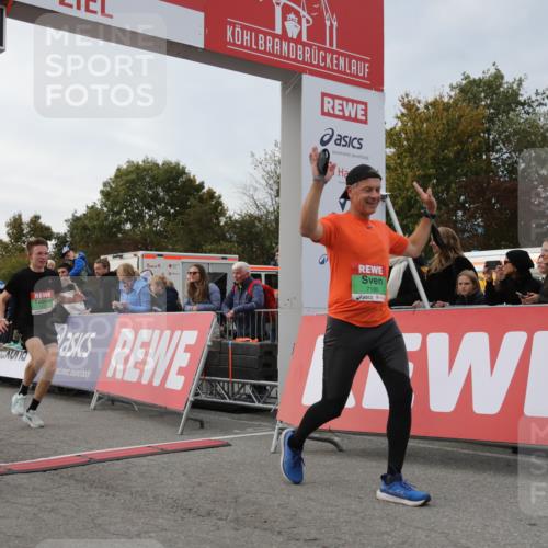 03.10.2025 - Köhlbrandbrückenlauf Yannick Fuchs http://msf.ph/oto/8991477 03.10.2025 16:02:50 Ziel 7099, 7180, 7277, 7278, 7386, 8048, 9511, 9595, 9670 meine-sportfotos.de