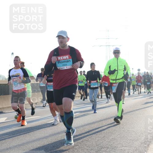 03.10.2025 - Köhlbrandbrückenlauf Luisa Fischer http://msf.ph/oto/8991483 03.10.2025 10:16:27 Position 3 1314, 1272, 1808 meine-sportfotos.de