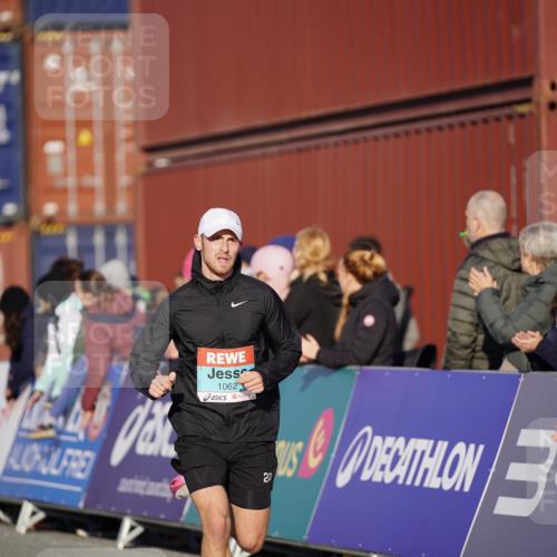 03.10.2025 - Köhlbrandbrückenlauf Michael Burmester http://msf.ph/oto/8991495 03.10.2025 09:47:41 Ziel 1062, 3304 meine-sportfotos.de