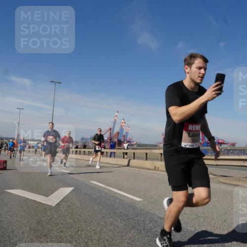 03.10.2025 - Köhlbrandbrückenlauf Matties Gatica Varas http://msf.ph/oto/8991503 03.10.2025 12:42:33 Position 2 4836 meine-sportfotos.de