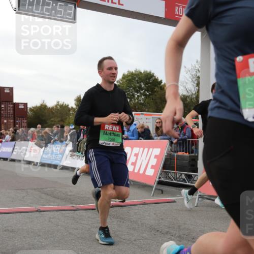03.10.2025 - Köhlbrandbrückenlauf Yannick Fuchs http://msf.ph/oto/8991504 03.10.2025 16:02:51 Ziel 7099, 7180, 7277, 7278, 7386, 7923, 8048, 9023, 9511, 9595, 9670 meine-sportfotos.de