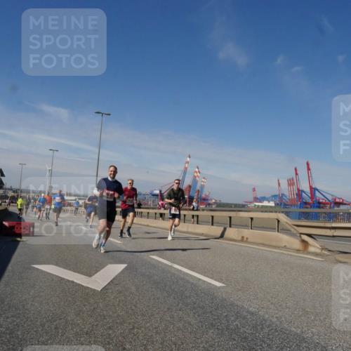 03.10.2025 - Köhlbrandbrückenlauf Matties Gatica Varas http://msf.ph/oto/8991508 03.10.2025 12:42:33 Position 2  meine-sportfotos.de