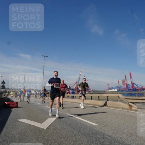 03.10.2025 - Köhlbrandbrückenlauf Matties Gatica Varas http://msf.ph/oto/8991509 03.10.2025 12:42:34 Position 2  meine-sportfotos.de
